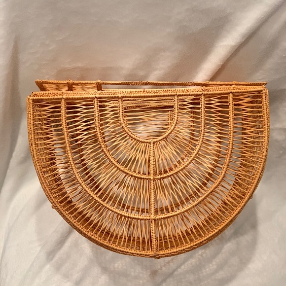 Luxchilas Half Moon Iraca Straw Bag, NWT! - Picture 3 of 12